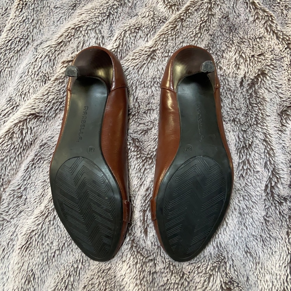 Sophisticated Brown Mini Heels with gold buckle - Picture 6 of 7